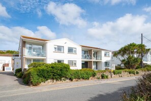 Exterior - 2 Bed in Mawgan Porth (oc-p00905) (Mawgan Porth)