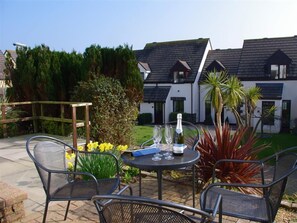 Outdoor dining - 2 Bed in Padstow (oc-p00390) (Padstow)