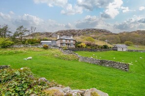 Property grounds - 4 Bed in Barmouth (oc-bow259) (Barmouth)