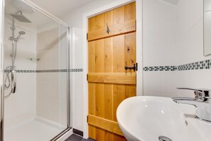 Hair dryer, towels - 2 Bed in Padstow (oc-p00282) (Porthcothan Bay)