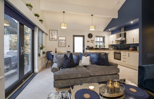 Living area - Sycamore Lodge - sleeps 4 guests in 2 bedrooms (South duffield)