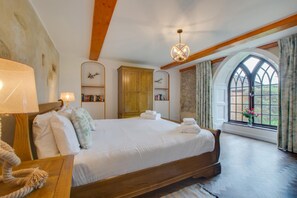 2 bedrooms, iron/ironing board, travel cot, free WiFi - 2 Bed in Porthleven (oc-p00897) (Porthleven)