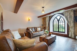 TV, fireplace - 2 Bed in Porthleven (oc-p00897) (Porthleven)