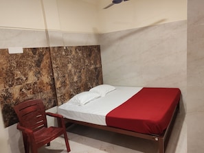 Deluxe Double Room | Desk, free WiFi - Ammayi Temple View (Tiruvannamalai)