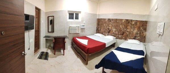 Deluxe Triple Room | Desk, free WiFi - Ammayi Temple View (Tiruvannamalai)