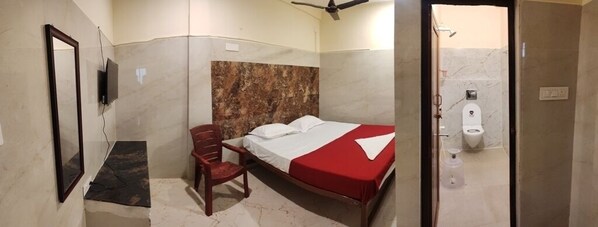 Deluxe Double Room | Desk, free WiFi - Ammayi Temple View (Tiruvannamalai)