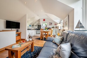 TV - 2 Bed in Wadebridge (oc-p00445) (Little Petherick)