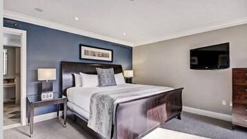 In-room safe, iron/ironing board, free WiFi, bed sheets
