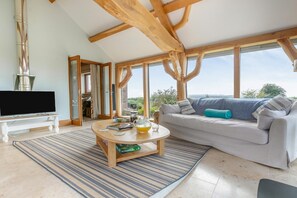 TV, fireplace - 4 Bed in Instow (oc-h32283) (Westleigh)