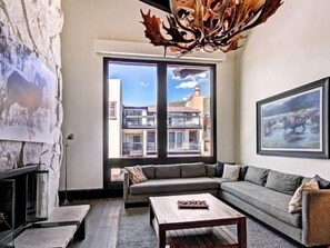 TV, fireplace, offices - Premier Residence + Fireplace & Balcony (Vail)