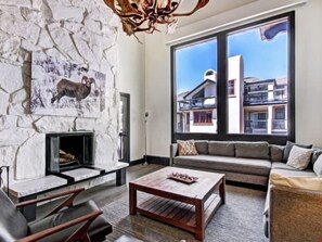 TV, fireplace, offices - Premier Residence + Fireplace & Balcony (Vail)