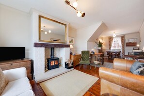 TV, fireplace - 2 Bed in Snettisham (oc-2155) (Snettisham)