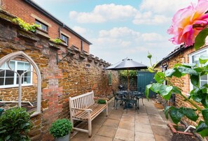 Outdoor dining - 2 Bed in Snettisham (oc-2155) (Snettisham)