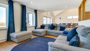 Living area - 4 Bed in Pennard (oc-hh390) (Southgate)