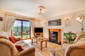 TV - 2 Bed in Newquay (oc-p00335) (Mawgan Porth)