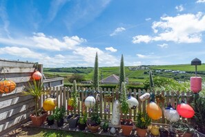 Property grounds - 2 Bed in Newquay (oc-p00335) (Mawgan Porth)