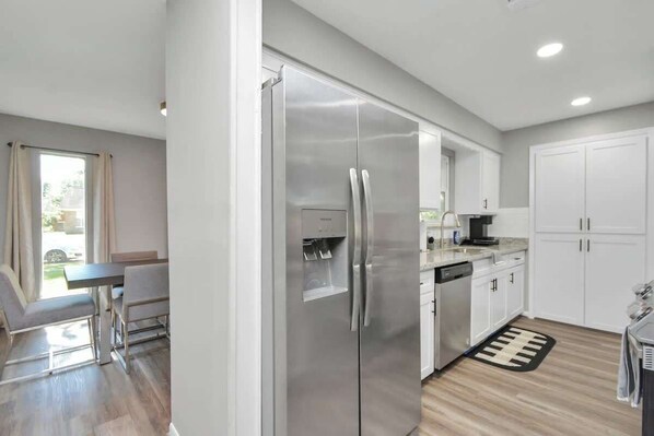 Private kitchen - 4 BR Luxury Home in Friendswood (Friendswood)