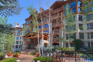 Exterior - Spacious Condo with ski-in access | Hot Tub access (Avon)