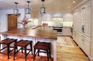 Fridge, microwave, oven, stovetop - Premium Luxury Condo | Ski-in + Shared Hot Tubs (Avon)