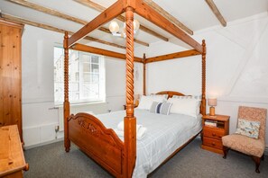 Tabla de planchar con plancha, wifi gratis y ropa de cama 