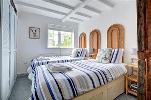 3 bedrooms, iron/ironing board, free WiFi, bed sheets - 3 Bed in Newquay (oc-p00484) (Newquay)