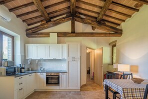 House | Private kitchen | Fridge, stovetop, cookware/dishes/utensils - Farmhouse Monti Pool Casole D'Elsa (Casole d'elsa)