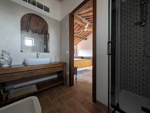 House | Bathroom | Shower, bidet, towels - Amelia House Private Pool Casole Elsa Monti (Casole d'Elsa)