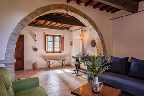 Living area - Amelia House Private Pool Casole Elsa Monti (Casole d'Elsa)