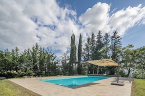 Een seizoensgebonden buitenzwembad