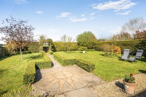 Property grounds - 3 Bed in Little Ellingham (oc-2147) (Little Ellingham)