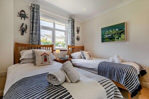 3 bedrooms, iron/ironing board, free WiFi, bed sheets - 3 Bed in Padstow (oc-p00418) (Padstow)