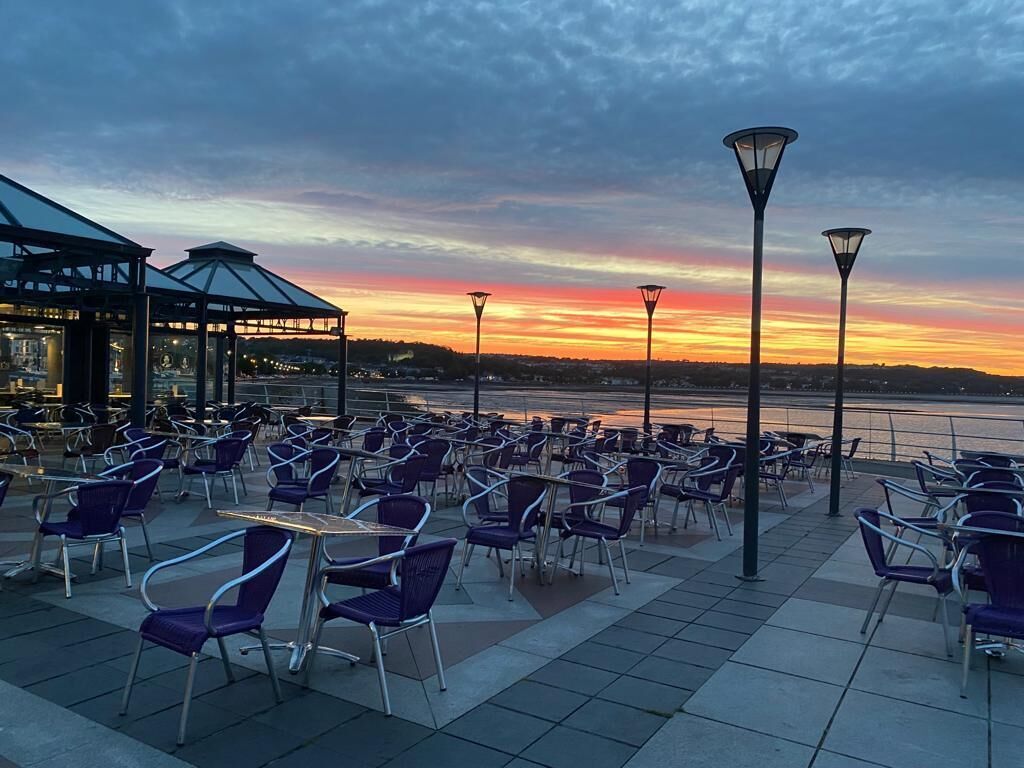 تناول الطعام بالخارج