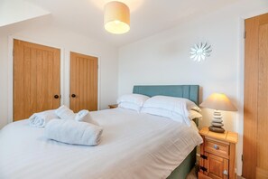 Travel cot, free WiFi, bed sheets - 2 Bed in Seahouses (oc-c32436) (North Sunderland)