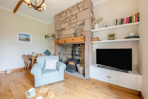 TV, fireplace - 2 Bed in Chathill (oc-d32671) (Ellingham)