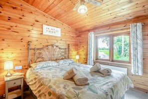 Silitysrauta/-lauta, ilmainen Wi-Fi, vuodevaatteet