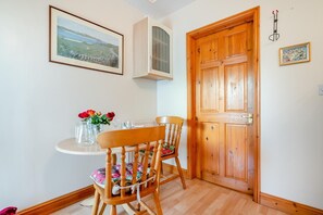Dining - 1 Bed in Wadebridge (oc-p00232) (Wadebridge)