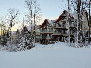 Classic Condo, Mountain View | Terrace/patio - Au pied des pentes (Bromont)