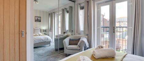 Iron/ironing board, free WiFi, bed sheets