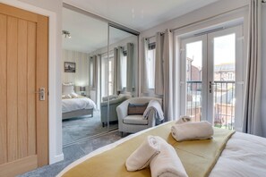 A hotel room with a bed, a chair, and a view of the outside. - 2 Bed in Whitby (oc-w1008) (Whitby)