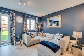 TV - 2 Bed in Whitby (oc-w1008) (Whitby)
