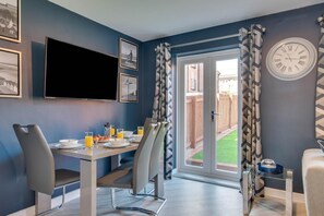 Dining - 2 Bed in Whitby (oc-w1008) (Whitby)