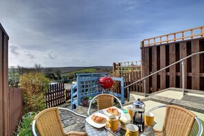 Outdoor dining - 2 Bed in Padstow (oc-p00422) (Padstow)