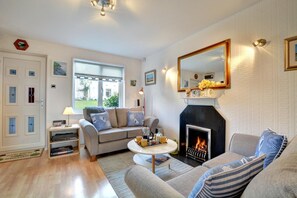 TV - 2 Bed in Padstow (oc-p00422) (Padstow)