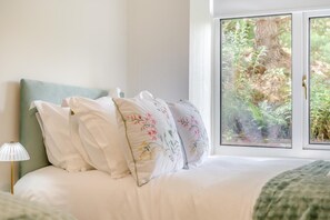 Iron/ironing board, free WiFi, bed sheets - 3 Bed in Morpeth (oc-t32249) (Thirston)