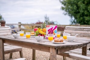Outdoor dining - 3 Bed in Fylingdales (oc-wa312) (Fylingdales)