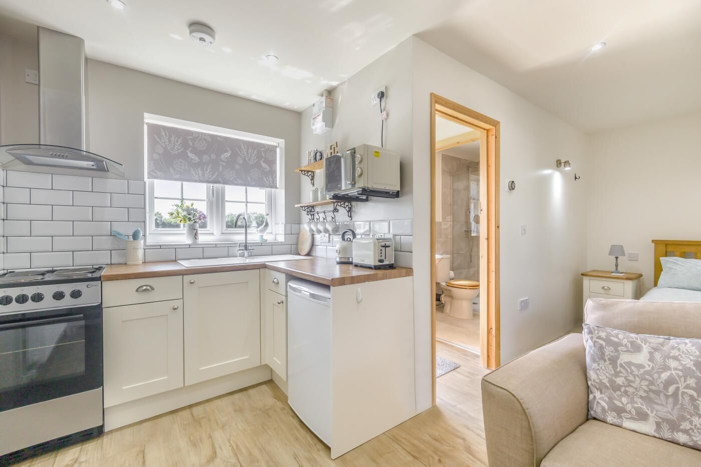 Microwave, oven, cookware/dishes/utensils