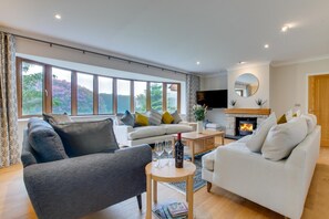 TV, fireplace - 7 Bed in Ashton (oc-p00891) (Germoe)