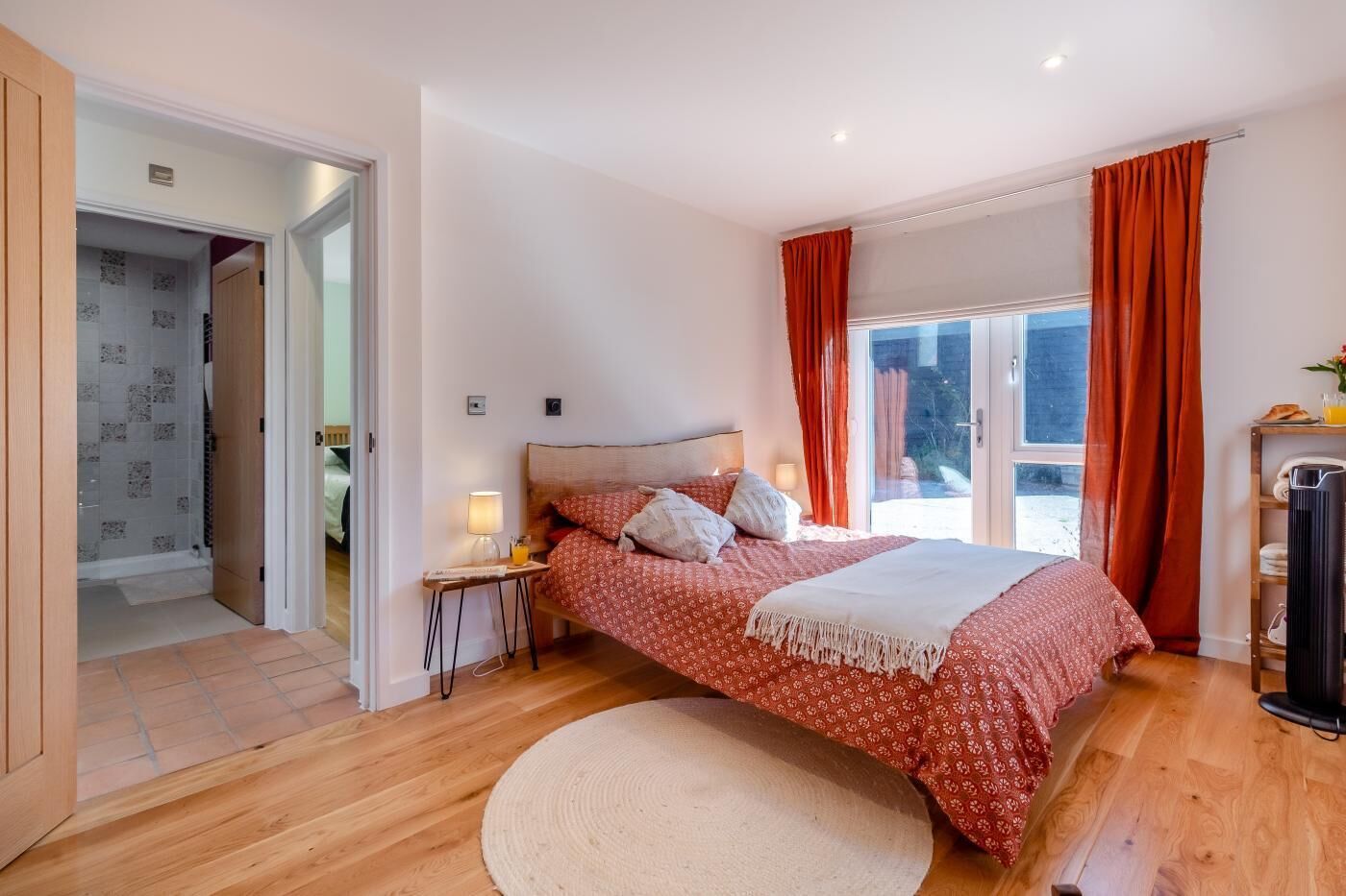 2 chambres, fer et planche à repasser, Wi-Fi gratuit, draps fournis