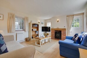TV - 2 Bed in Cley (oc-2165) (Cley next the Sea)