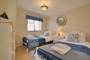 Iron/ironing board, free WiFi, bed sheets - 2 Bed in Cley (oc-2165) (Cley next the Sea)